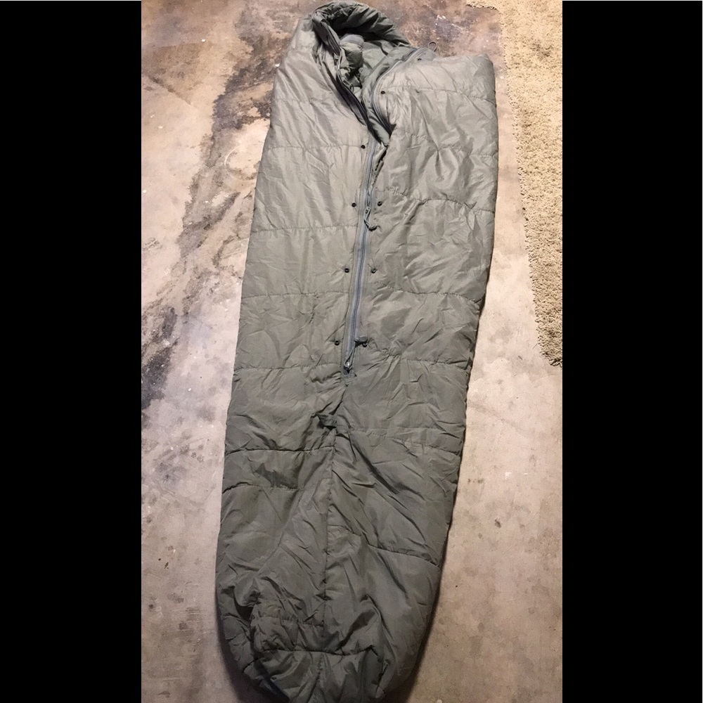 Army intermediate cold sleeping bag